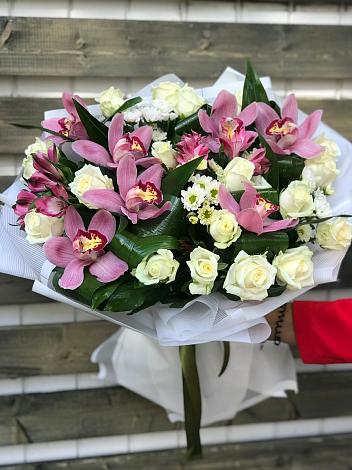 Букет цветов из: Розы и Хризантемы в Верхнее Дуброво
