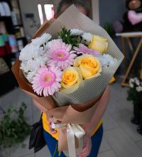 Букет цветов из:  Герберы, Розы и Хризантемы в Верхнее Дуброво