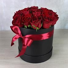 Цветочная композиция из Розы в шляпной коробке в Верхнее Дуброво